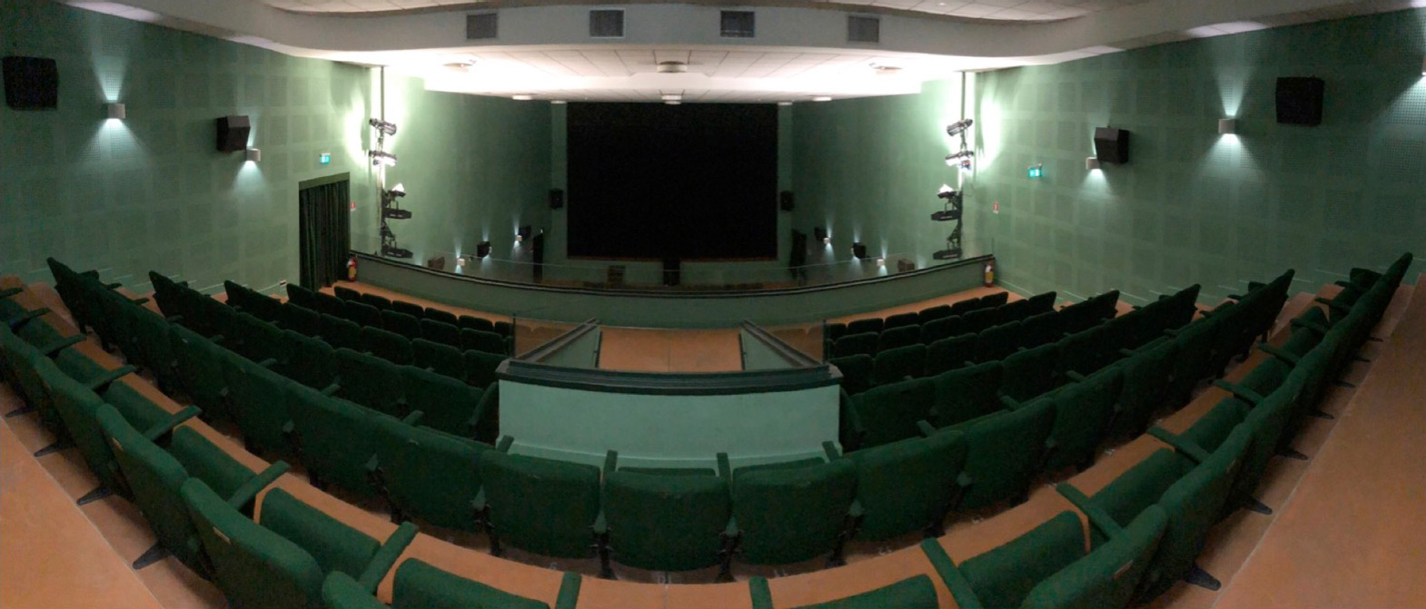 La sala del Teatro Il Moderno vista dalla galleria